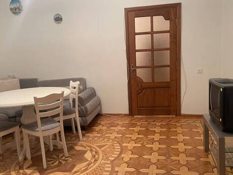 4-комнатная квартира, 112 м², Elmlər Akademiyası, 950 AZN