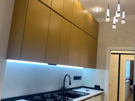 Sahildə 2 otaqlı köhnə tikili mənzil kirayə verilir, 70 m², 1 200 AZN/ay, şəkil 3 / 8