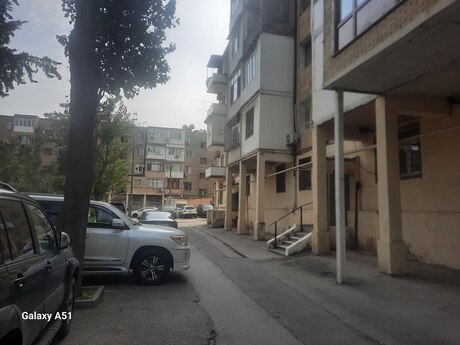 İnşaatçılarda 4 otaqlı köhnə tikili mənzil satılır, 90 m², 235 000 AZN, şəkil 2 / 12