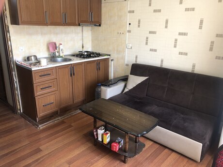 28 Mayda 2 otaqlı köhnə tikili mənzil kirayə verilir, 40 m², 650 AZN/ay, şəkil 4 / 7