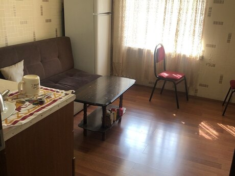 28 Mayda 2 otaqlı köhnə tikili mənzil kirayə verilir, 40 m², 650 AZN/ay, şəkil 5 / 7
