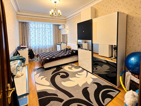 Elan №6561983 - Bakı, Elmlər Akademiyası m., 4 otaqlı, 185 m², 8/15 mərtəbə