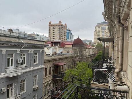 Sahildə 6 otaqlı köhnə tikili mənzil kirayə verilir, 340 m², 5 000 AZN/ay, şəkil 5 / 12