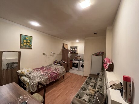 28 Mayda 1 otaqlı köhnə tikili mənzil kirayə verilir, 18 m², 400 AZN/ay, şəkil 2 / 5
