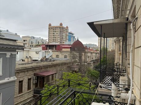 Sahildə 6 otaqlı köhnə tikili mənzil satılır, 340 m², 850 000 AZN, şəkil 5 / 12