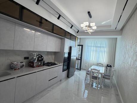 3 otaqlı mənzil, 120 m², İnşaatçılar, 1 500 AZN