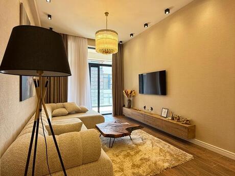 3 otaq · 110 m² · 5/8 mərtəbə, Ağ şəhər