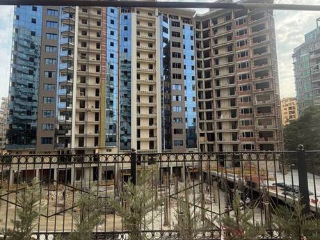 28 Mayda 3 otaqlı yeni tikili mənzil satılır, 133 m², 424 000 AZN, şəkil 2 / 11
