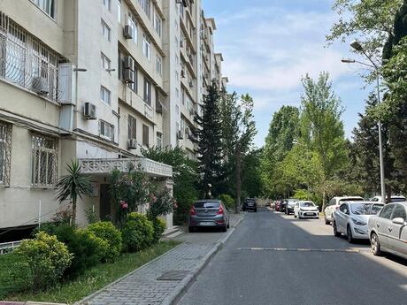 Gənclikdə 2 otaqlı köhnə tikili mənzil satılır, 63 m², 217 000 AZN, şəkil 2 / 12