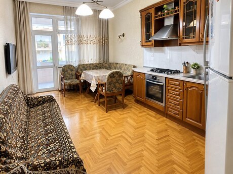 Сдаётся 4-комнатная квартира в новостройке, Nizami, 170 м², 1 300 AZN/мес, фото 3 / 12