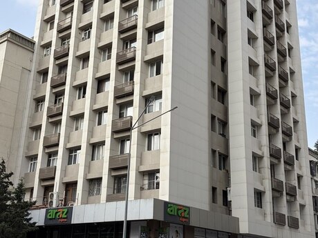 28 Mayda 3 otaqlı köhnə tikili mənzil satılır, 130 m², 350 000 AZN, şəkil 2 / 12