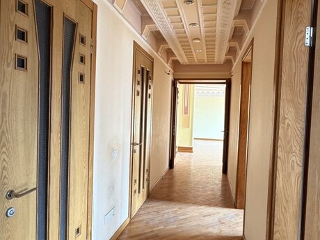 28 Mayda 3 otaqlı köhnə tikili mənzil satılır, 130 m², 350 000 AZN, şəkil 3 / 12