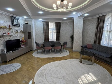 4 otaqlı mənzil, 140 m², Nizami, 1 700 AZN