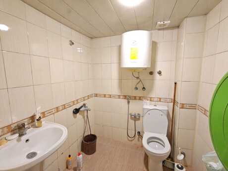 Продаётся 1-комнатная квартира в старом фонде, Gənclik, 43 м², 155 000 AZN, фото 2 / 8
