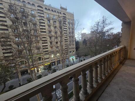 Elan №6563041 - Bakı, 28 May m., 3 otaqlı, 100 m², 4/10 mərtəbə