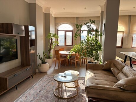 2 otaqlı mənzil, 87 m², Nəriman Nərimanov, 1 700 AZN