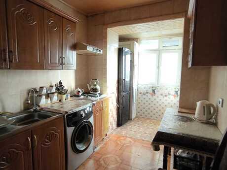 Qara Qarayevdə 3 otaqlı köhnə tikili mənzil kirayə verilir, 85 m², 700 AZN/ay, şəkil 2 / 7