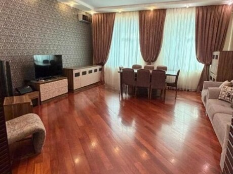 Объявление №6563231 - Баку, м. Низами, 3-комн., 140 м², 9/15 этаж