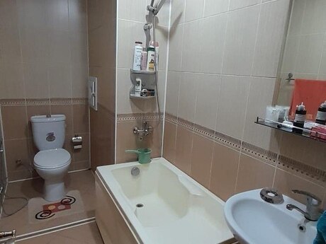 Memar Əcəmidə 2 otaqlı yeni tikili mənzil kirayə verilir, 72 m², 700 AZN/ay, şəkil 5 / 9
