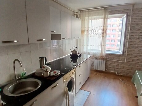 8 Noyabrda 3 otaqlı köhnə tikili mənzil kirayə verilir, 120 m², 150 AZN/ay, şəkil 2 / 4