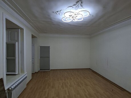 Sahildə 2 otaqlı köhnə tikili mənzil satılır, 45 m², 138 000 AZN, şəkil 2 / 8