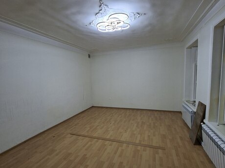 Sahildə 2 otaqlı köhnə tikili mənzil satılır, 45 m², 138 000 AZN, şəkil 3 / 8