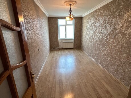 Bakıxanovda 3 otaqlı köhnə tikili mənzil satılır, 85 m², 158 000 AZN, şəkil 3 / 9