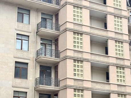 2 otaq · 94 m² · 6/7 mərtəbə, Ağ şəhər