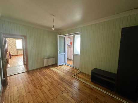 Yeni Günəşlidə 3 otaqlı köhnə tikili mənzil satılır, 74 m², 135 990 AZN, şəkil 2 / 11