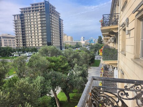 3-room old-build apartment for rent in Şah İsmayıl Xətai, 100 m², 950 AZN/mo, photo 2 / 12