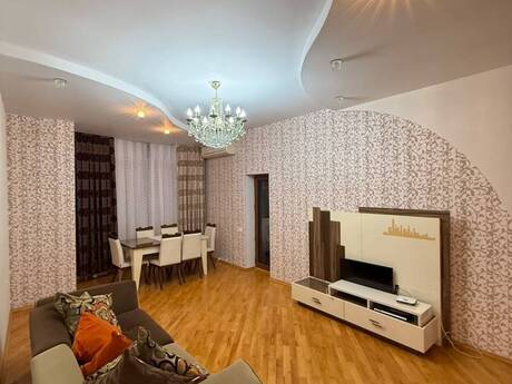3 otaqlı mənzil, 120 m², 8 Noyabr, 1 100 AZN