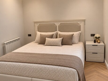 Sahildə 2 otaqlı köhnə tikili mənzil kirayə verilir, 90 m², 1 800 AZN/ay, şəkil 2 / 8