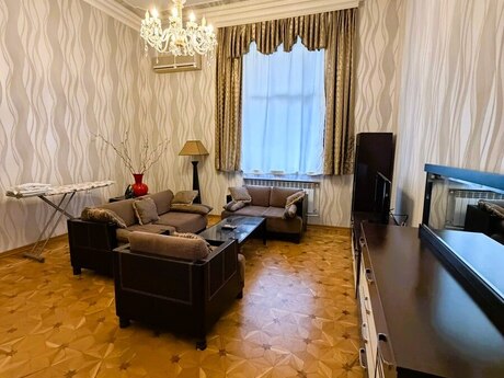 Sahildə 2 otaqlı köhnə tikili mənzil kirayə verilir, 80 m², 1 200 AZN/ay, şəkil 3 / 12