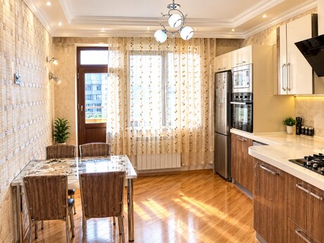Kosmos kompleksində 2 otaqlı yeni tikili mənzil kirayə verilir, 80 m², 800 AZN/ay, şəkil 3 / 8