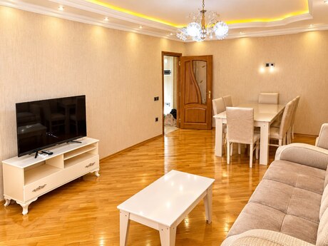 Kosmos kompleksində 2 otaqlı yeni tikili mənzil kirayə verilir, 80 m², 800 AZN/ay, şəkil 2 / 8
