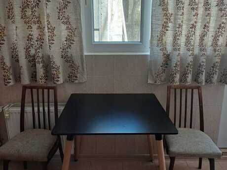 28 Mayda 2 otaqlı köhnə tikili mənzil kirayə verilir, 55 m², 850 AZN/ay, şəkil 2 / 5