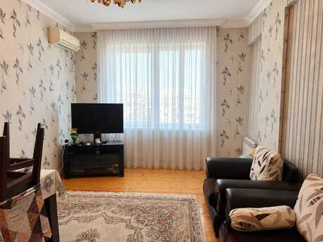 2 otaqlı mənzil, 90 m², Neftçilər, 750 AZN