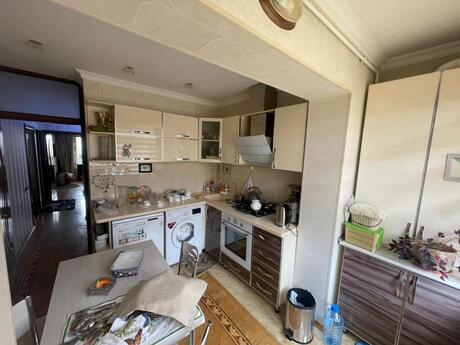 Продаётся 2-комнатная квартира в старом фонде, Həzi Aslanov, 60 м², 167 000 AZN, фото 2 / 11