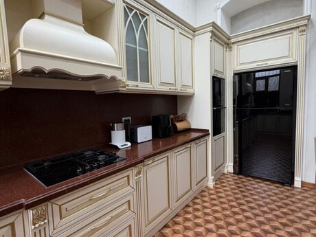 7 otaqlı mənzil, 450 m², Sahil, 1 000 000 AZN