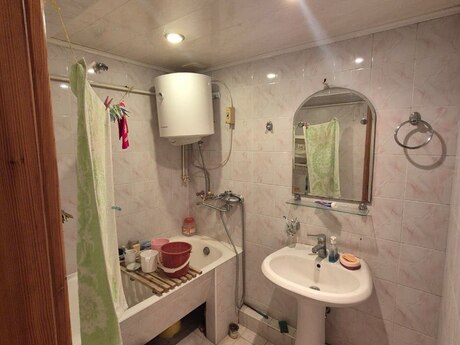 Neftçilərdə 2 otaqlı köhnə tikili mənzil satılır, 63 m², 178 000 AZN, şəkil 4 / 12