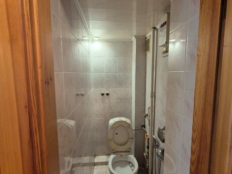 Neftçilərdə 2 otaqlı köhnə tikili mənzil satılır, 63 m², 178 000 AZN, şəkil 3 / 12