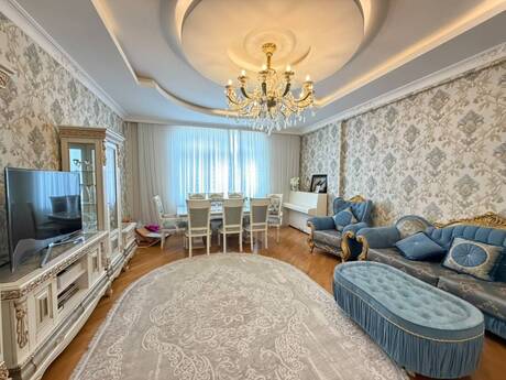 3 otaq · 135 m² · 8/8 mərtəbə, Memar Əcəmi