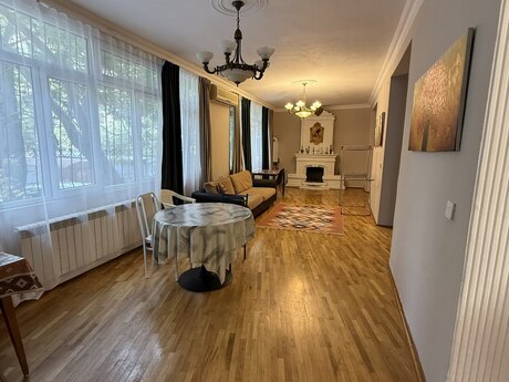 3 otaqlı mənzil, 100 m², 28 May, 1 099 AZN