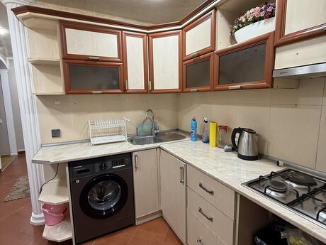 28 Mayda 3 otaqlı köhnə tikili mənzil kirayə verilir, 100 m², 1 099 AZN/ay, şəkil 4 / 11