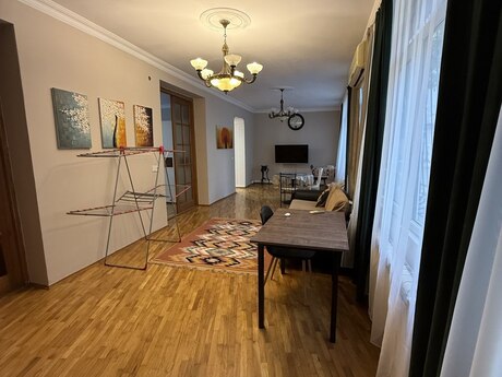 28 Mayda 3 otaqlı köhnə tikili mənzil kirayə verilir, 100 m², 1 099 AZN/ay, şəkil 2 / 11