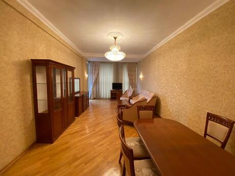 İnşaatçılarda 3 otaqlı yeni tikili mənzil kirayə verilir, 130 m², 750 AZN/ay, şəkil 4 / 12