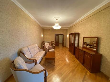 İnşaatçılarda 3 otaqlı yeni tikili mənzil kirayə verilir, 130 m², 750 AZN/ay, şəkil 2 / 12