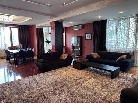 8 otaqlı mənzil, 400 m², 28 May, 1 200 000 AZN