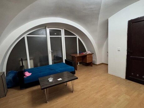 İçəri Şəhərdə 2 otaqlı köhnə tikili mənzil kirayə verilir, 40 m², 550 AZN/ay, şəkil 3 / 4
