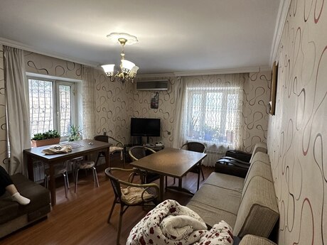 Elmlər Akademiyasında 3 otaqlı köhnə tikili mənzil satılır, 42 m², 180 000 AZN, şəkil 2 / 12